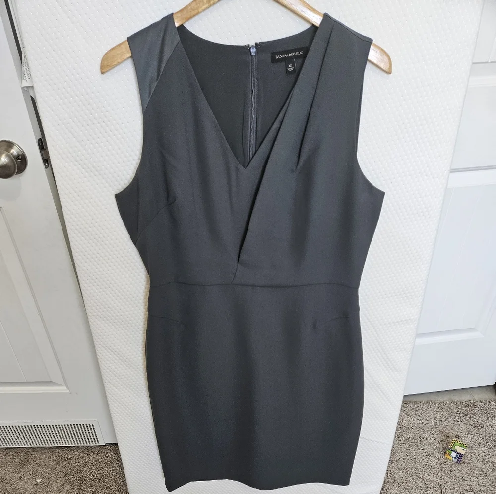 Like New: Banana Republic V Neck Midi Sleeveless Business Fit and Flare Dress - Picture 3 of 8